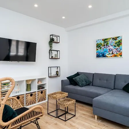 Marta アパート ツァヴタット